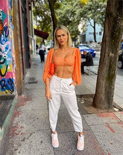 Ela estava num salão de beleza na Rua Fidalga