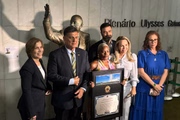 Jojo ao lado dos deputados bolsonaristas, na Câmara