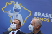 Ministro da Saúde Pazuello participa de coletiva na Bio Manguinhos sobre compra de mais vacinas para tentar atender a demanda nacional de imunização