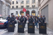 Policiamento no entorno da sede da B3, onde ocorre leilão da privatização da construção de escolas em SP