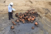 Alguns artefatos foram encontrados com parte dos esqueletos
