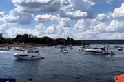 Lanchas reunidas no início da tarde no Lago Paranoá
