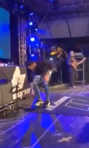 Ele recolheu o aparelho