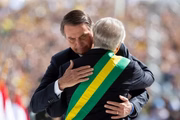 Temer passa faixa presidencial a Bolsonaro em 2019