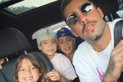 Pedro Scooby desabafou após ficar preso no aeroporto com os três filhos