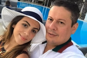 Marcos pediu o DNA do filho caçula, Lucas, e no dia do exame, a namorada do empresário, Lívia Andrade, foi "acompanhar" a realização do procedimento.