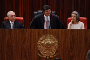 Luiz Fux assume presidência do TSE ao lado de Temer e ministra Cármen Lúcia