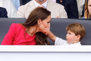 Louis tampou a boca da mãe como maneira de calá-la