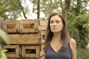 Thelma (Adriana Esteves) em cena de Amor de Mãe