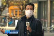 Os profissionais usando material de proteção