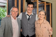 Guilherme (Mateus Solano) com os pais Daniel (Tato Gabus Mendes) e Celina (Ana Lucia Torre)