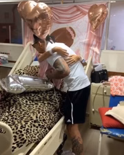 Ela não contava com a visita do artista