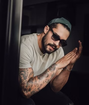 Bil Araújo participou do Big Brother Brasil 21, da última versão do No Limite e de A Fazenda 13