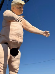 Estátua de Trump pelado 