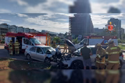 Colisão deixa duas pessoas feridas 