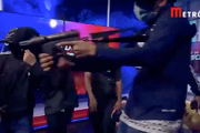Armados com armas de fogo, branca e até granadas, criminosos rendem funcionários