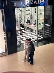 Os dois fizeram compras na loja da Prada