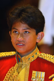 O integrante da realeza de Brunei quando criança