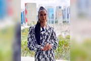 Linn foi criada pela tia até os 12 anos e cresceu dentro da religião Testemunhas de Jeová. Quando começou a entender mais sobre sua sexualidade, no entanto, foi expulsa da congregação