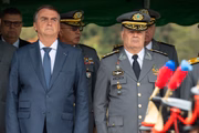 O ex-presidente Jair Bolsonaro e o general Marco Antônio Freire Gomes, ex-comandante do Exército