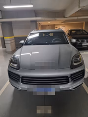 PF apreende carros de luxo, ouro e prata de grupo suspeito de comércio ilegal