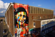 Anne Frank é homenageada em mural de Eduardo Kobra em Amsterdã