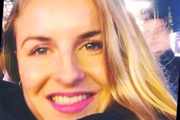 Charlotte Peet tem 32 anos