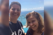 “Queria dividir isso com vocês e dizer que estou fazendo um pedido de presente de aniversário: que a Dri entenda que eu amo ela, que não vivo sem ela, e sem ela vegeto e sofro. E quero viver com ela pro resto da minha vida. Por isso quero que ela aceite meu pedido de casamento. Esse é o meu pedido!”, declarou Claudia