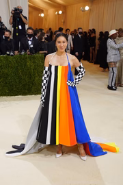 O vestido usado por Eva Chen no Met Gala 2021, assinado por Christopher John Rogers, ilustra a trend 