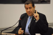 Carlos Lupi, presidente do PDT, é aliado do possível presidenciável e pretende manter candidatura