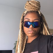 <b>Ebony:</b> o trap feminino pode ter encontrado em Ebony seu principal expoente. A carioca, 19, começou a carreira através de uma brincadeira e tem buscado espaço na cena durante este ano. A rapper está entre os novos nomes do trap nacional, como Meno Toddy e Dudu