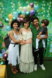 O evento reuniu amigos e familiares das atrizes