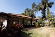 A casa principal conta com três suítes