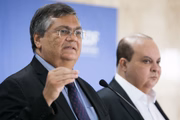 Flávio Dino e José Múcio: líder do PT saiu em defesa dos ministros de Lula