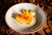 O matchá figura entre as sobremesas do peruano Taypá. O prato Mango y gengibre (R$ 28,80) consiste de mousse de manga, molho de gengibre e sorvete de chá-verde
