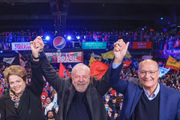 Lula discursa ao lado de Alckmin e Dilma, em Porto Alegre