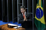 “O Jairzinho paz e amor não é o real. O bicho está contido”, diz Randolfe sobre Bolsonaro