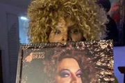 Ao todo, Elza teve sete filhos. Aos 21 anos, Elza já era viúva do primeiro marido e tinha perdido dois de seus filhos, que morreram de fome