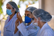 Profissionais de saúde do DF podem receber dose de reforço