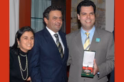 Em 2008, ao lado da então esposa, Karen Ichiba, recebeu a Medalha de Honra da Inconfidência de Aécio Neves, governador de Minas Gerais na época