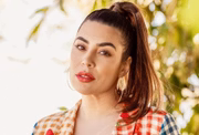 De família humilde e cheia de músicos, Naiara começou a cantar no coral da igreja que frequentava quando ainda era criança