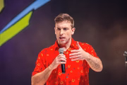 Em 2009, lançou carreira solo com o show Surreal e, no mesmo ano, lançou o livro Notas de um Comediante Stand-up. Tempos depois, integrou a equipe do programa Legendários, na Record
