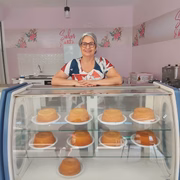 Loja de Rosinha Garotinho em Campos dos Goytacazes (RJ) é especializada em bolos caseiros
