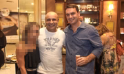 Nathália, filha de Fabrício Queiroz, ao lado de Flávio Bolsonaro