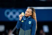 Rebeca levou o ouro na disputa do solo na ginástica