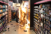 Mercado Carrefour depredado em São Paulo