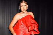 Jaquelline faz a fila andar com enteado de cantora famosa