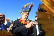 Bolsonaro recebe índios em evento no Palácio do Planalto