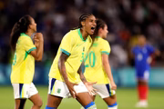Brasil vence a França nas Olimpíadas e avança para as semifinais de futebol feminino