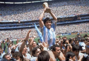 <b>O Campeão Impossível (2016)</b>. Com apenas 50 minutos de duração, o documentário mostra como Diego Maradona liderou a Argentina na conquista do bicampeonato mundial na Copa do Mundo de 1986, no México. Disponível na Netflix